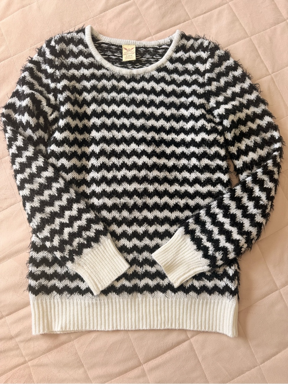 Faded Glory Black & White Chevron Crewneck Sweater